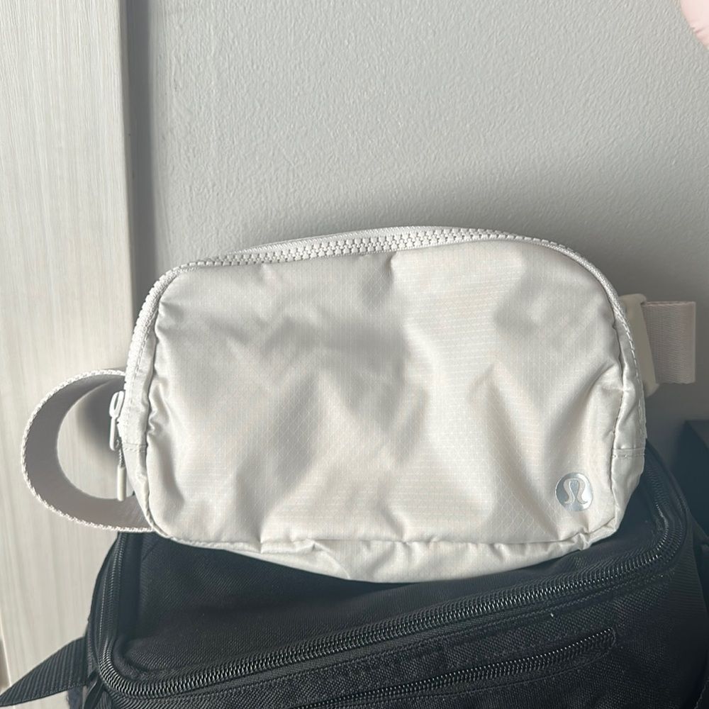 Lululemon Wear Everywhere Belt Bag